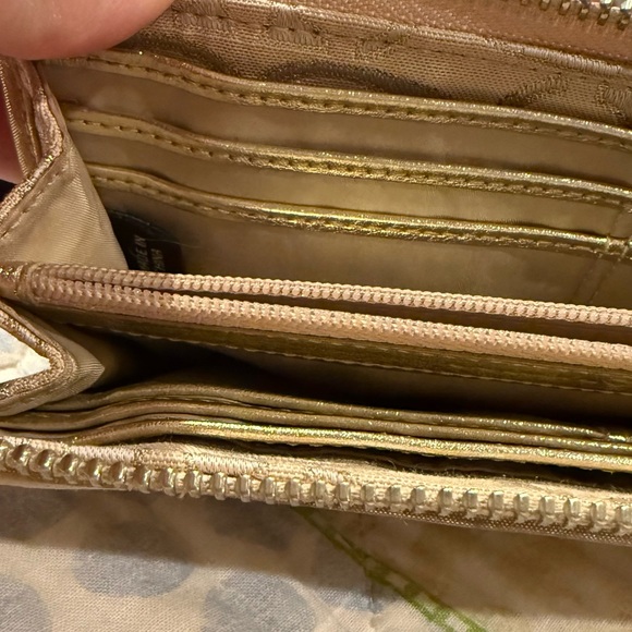 Coach 44874 Signature Poppy Heart Shimmer Khaki Gold Zip Wallet - Picture 5 of 8